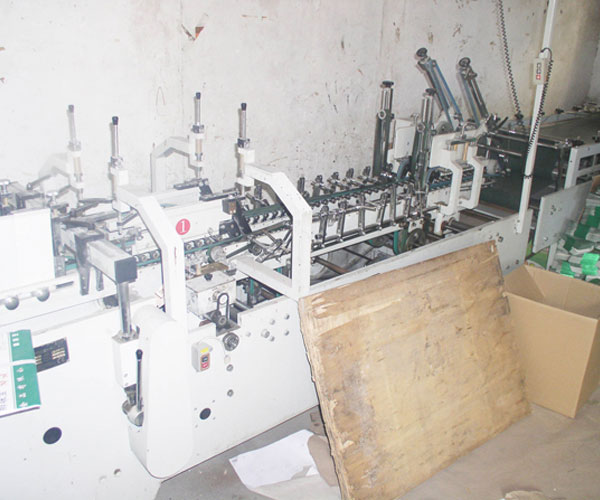 全（quán）自動粘盒機