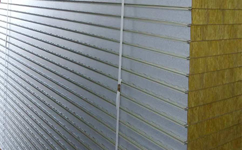 岩棉夾芯板如（rú）何在淨化工程得到（dào）應用呢？