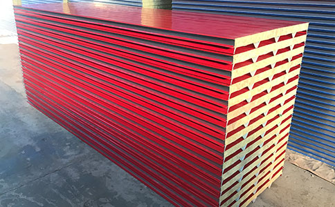 岩（yán）棉夾芯板是綠色低碳的建築材料（liào）