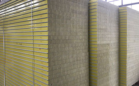 關於岩棉屋麵（miàn）夾芯板的分析（xī）