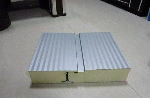 蜜桃视频建材告訴您關於聚氨酯（zhǐ）封邊岩（yán）棉夾芯（xīn）板的特點及優點是什麽？