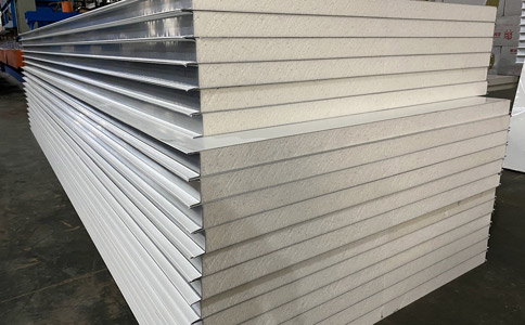 分析聚氨酯封邊岩棉夾芯（xīn）板的防水效果