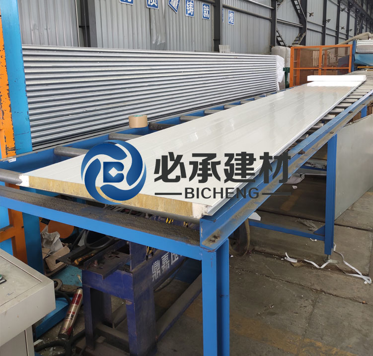 聚氨酯封邊岩棉（mián）夾（jiá）芯板